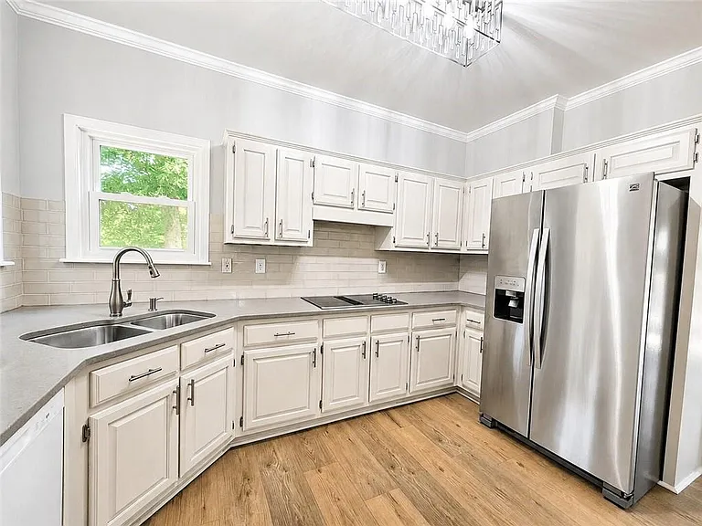 380 Belmont Chase Ct — Photo 8