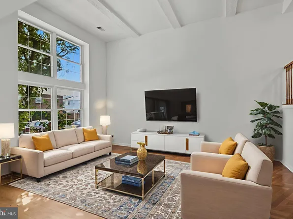 8334 Shady Grove Cir, Manassas, VA 20110