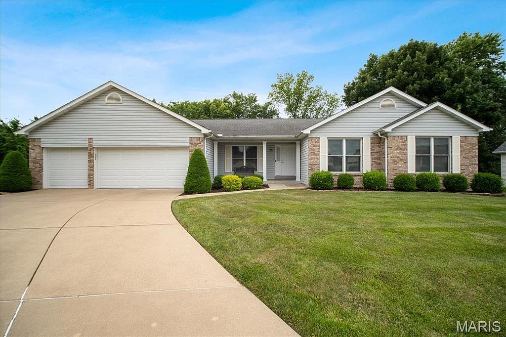 34 Hidden Hills Dr, Saint Charles, MO 63303 | Zillow