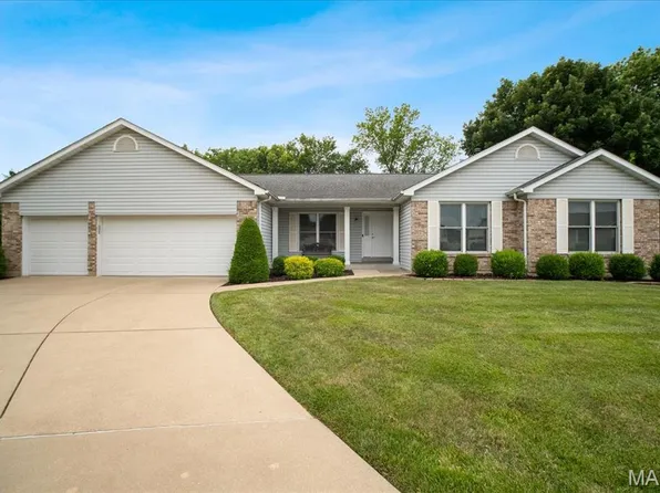 34 Hidden Hills Dr, Saint Charles, MO 63303