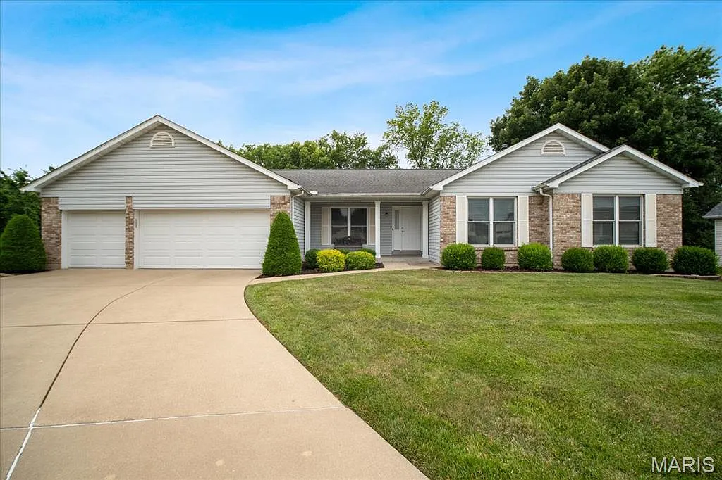 34 Hidden Hills Dr photo 1
