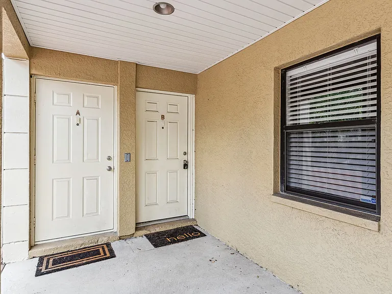 411 S Willow Ave — Photo 3