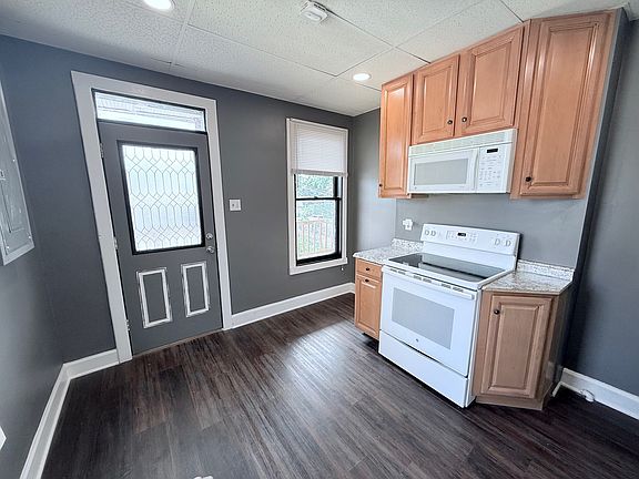 3rd image of 127 E Washington St #2