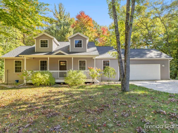 9642 Hummingbird Ct, Howard City, MI 49329