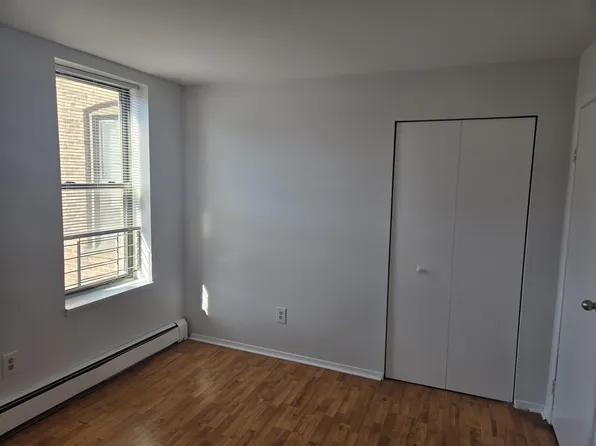 787 Summit Avenue image 1 of 22