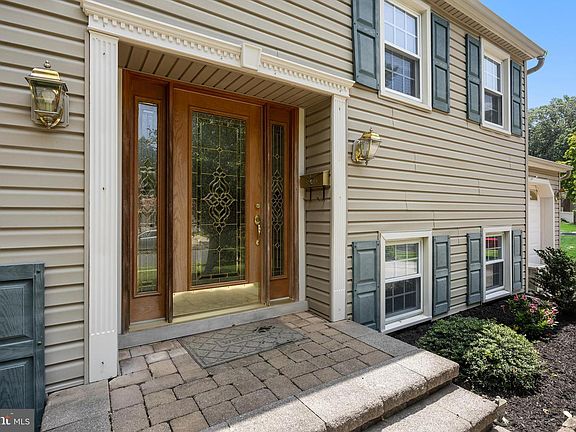 4th image of 83 Lincoln Dr