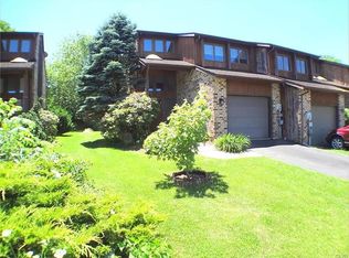 1730 Falcon Dr, Bethlehem, PA 18017