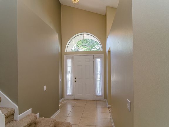 3rd image of 836 Garden Glen Loop