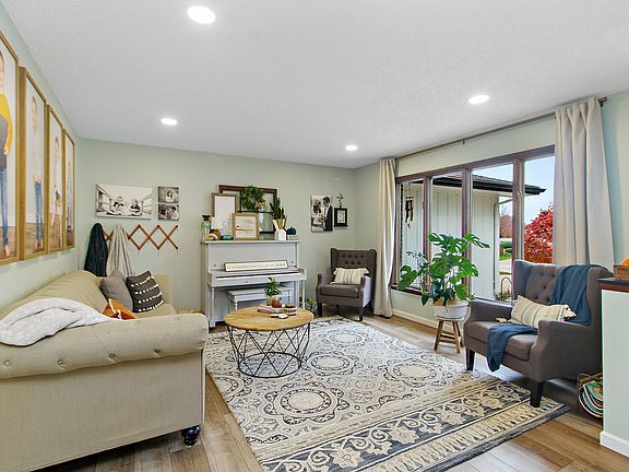 4th image of 1326 Westminster Ln