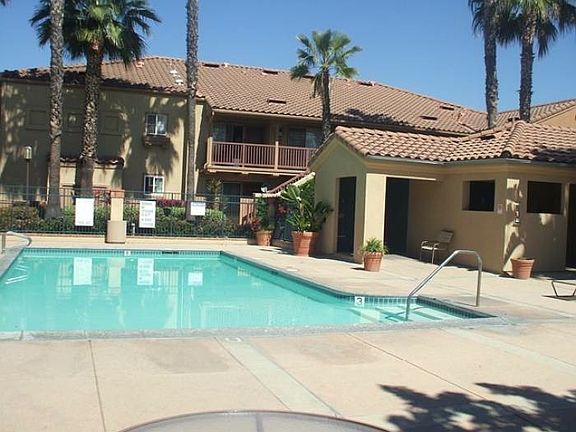 Mandevilla Pool-Jacuzzi