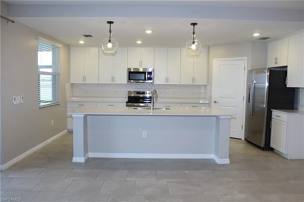 3 bed, 2.0 bath, 1741 sqft, $2,495 — Photo 4