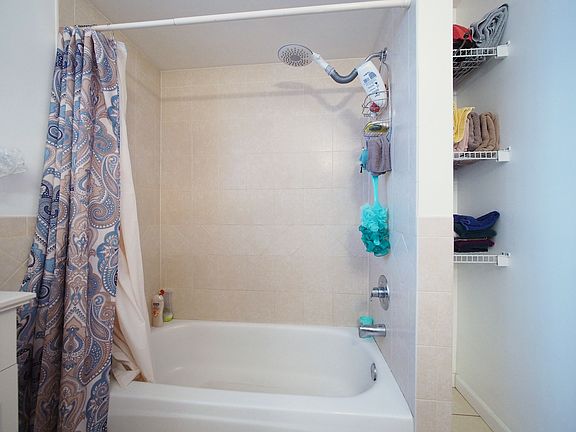 2ND FLOOR BATHROOM