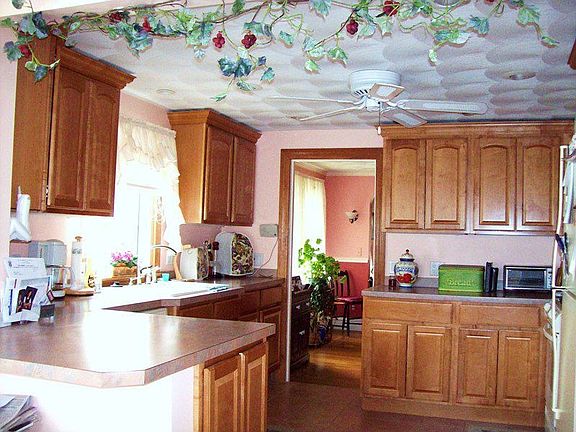 New kitchen w/ceramic tile floor
