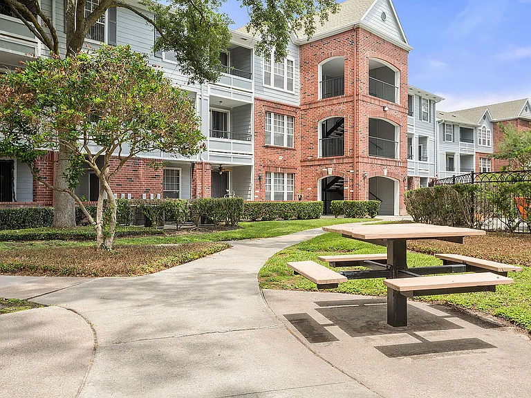 C243030_VerandaAtCenterField_CommonArea2_02