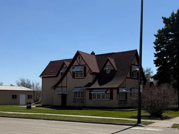 806 Griggs Ave, Grafton, ND 58237