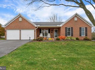 2881 Candlelight Dr, York, PA 17402
