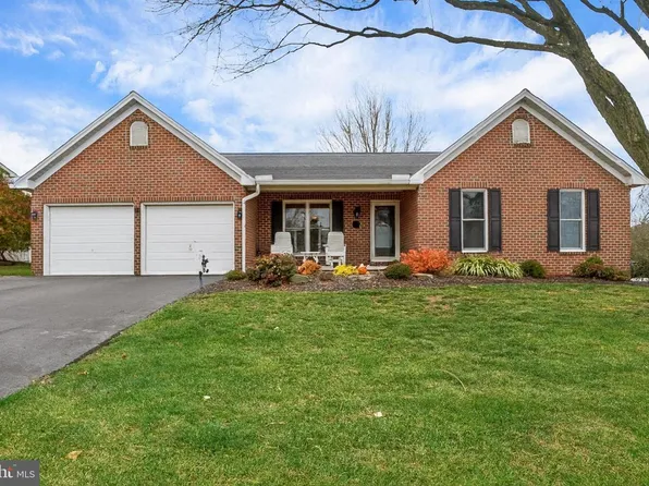 2881 Candlelight Dr, York, PA 17402