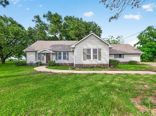 8111 Main St, Needville, TX 77461