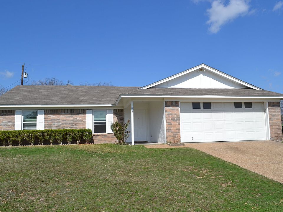 1st image of 610 Circle Creek Dr