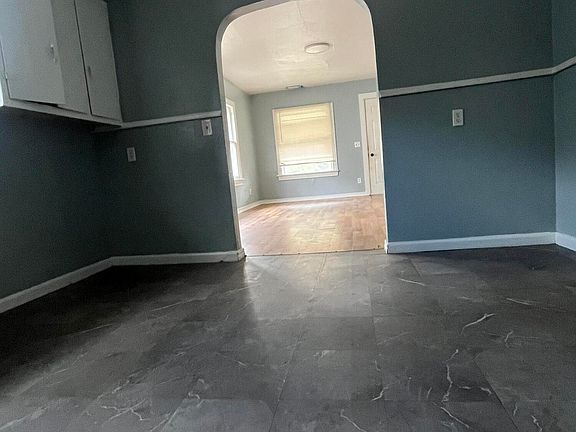 3rd image of 1123 W 5th St