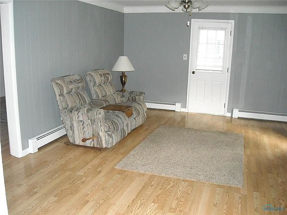 4th image of 330 W Elm St