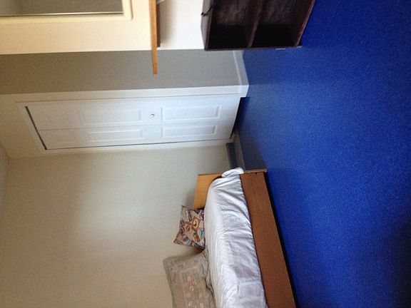 Living/sleeping area