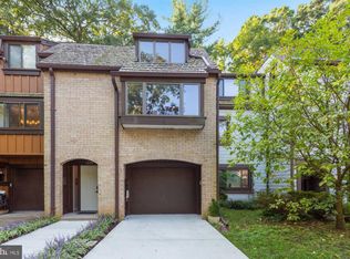 1609 Park Overlook Dr, Reston, VA 20190