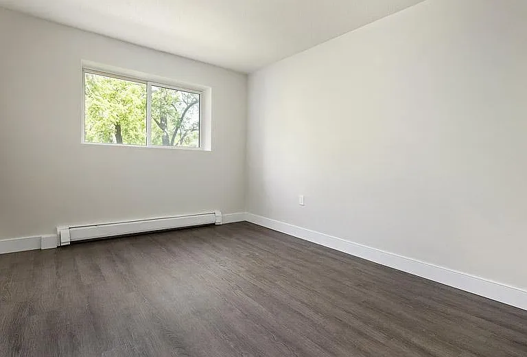 470 Wellington St N — Photo 10
