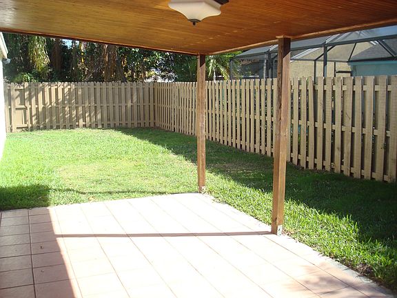 Patio & back yard