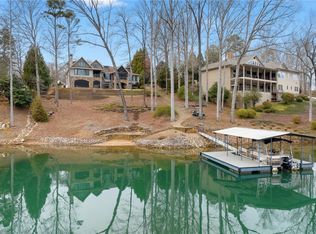 122 S Oak Pointe Dr, Seneca, SC 29672