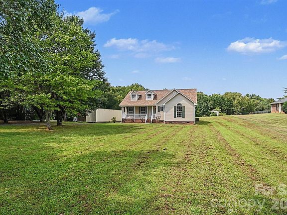 4th image of 3228 Karen Ln