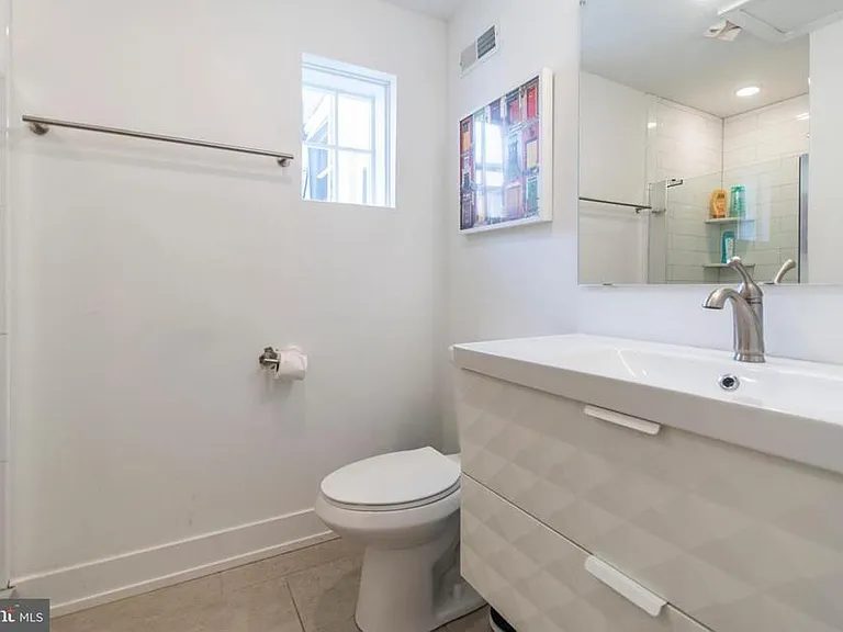 2817 W Girard Ave #3 — Photo 8