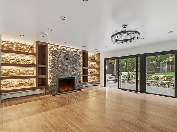 5th image of 641 Grove St