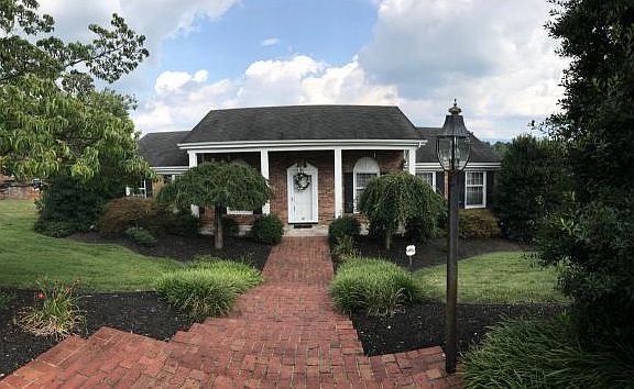 2nd image of 403 Meadowlark Dr