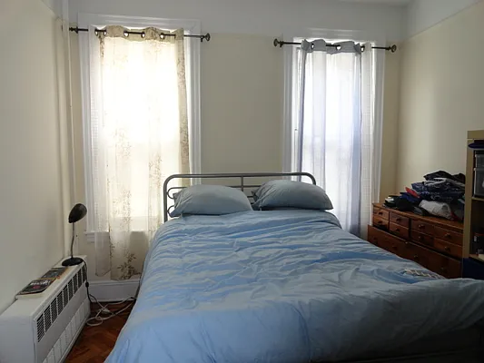 Rented by Halvatzis Realty | media 6