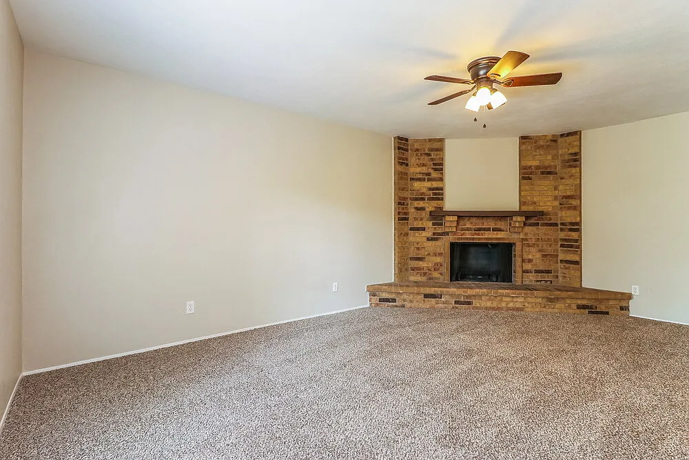 3 bed, 2.0 bath, 1404 sqft, $1,890 — Photo 3
