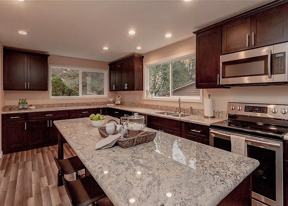 1st image of 216 Bremerton Ave SE