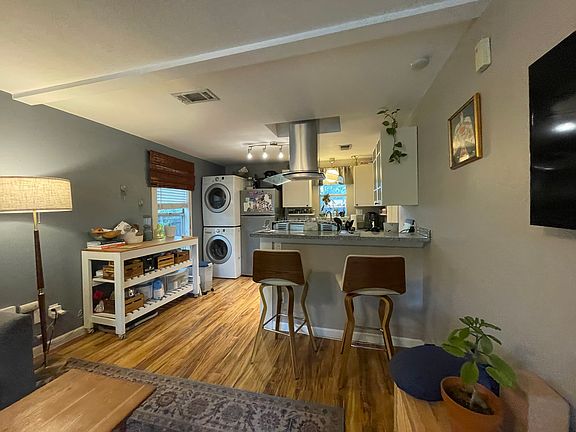 kitchen/bar area