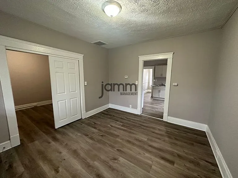 3026 Monroe Ave — Photo 7