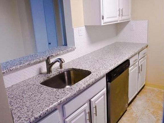 4th image of 1402 Aspen Dr #1402