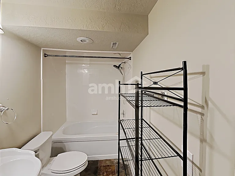 1452 S Stoker Ln — Photo 15