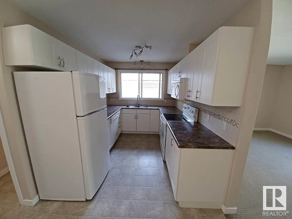 Spacious 2 Bedroom,Main Floor*In Suite Laundry*Great Location — Photo 4
