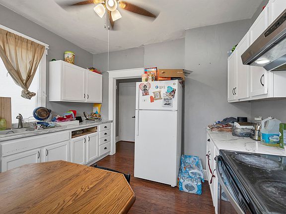 4th image of 309 Irene St