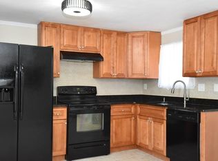 675 Robbins Ave APT 4, Dracut, MA 01826