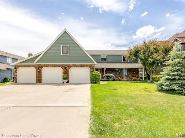 2908 Woodstock Cir, Port Huron, MI 48060
