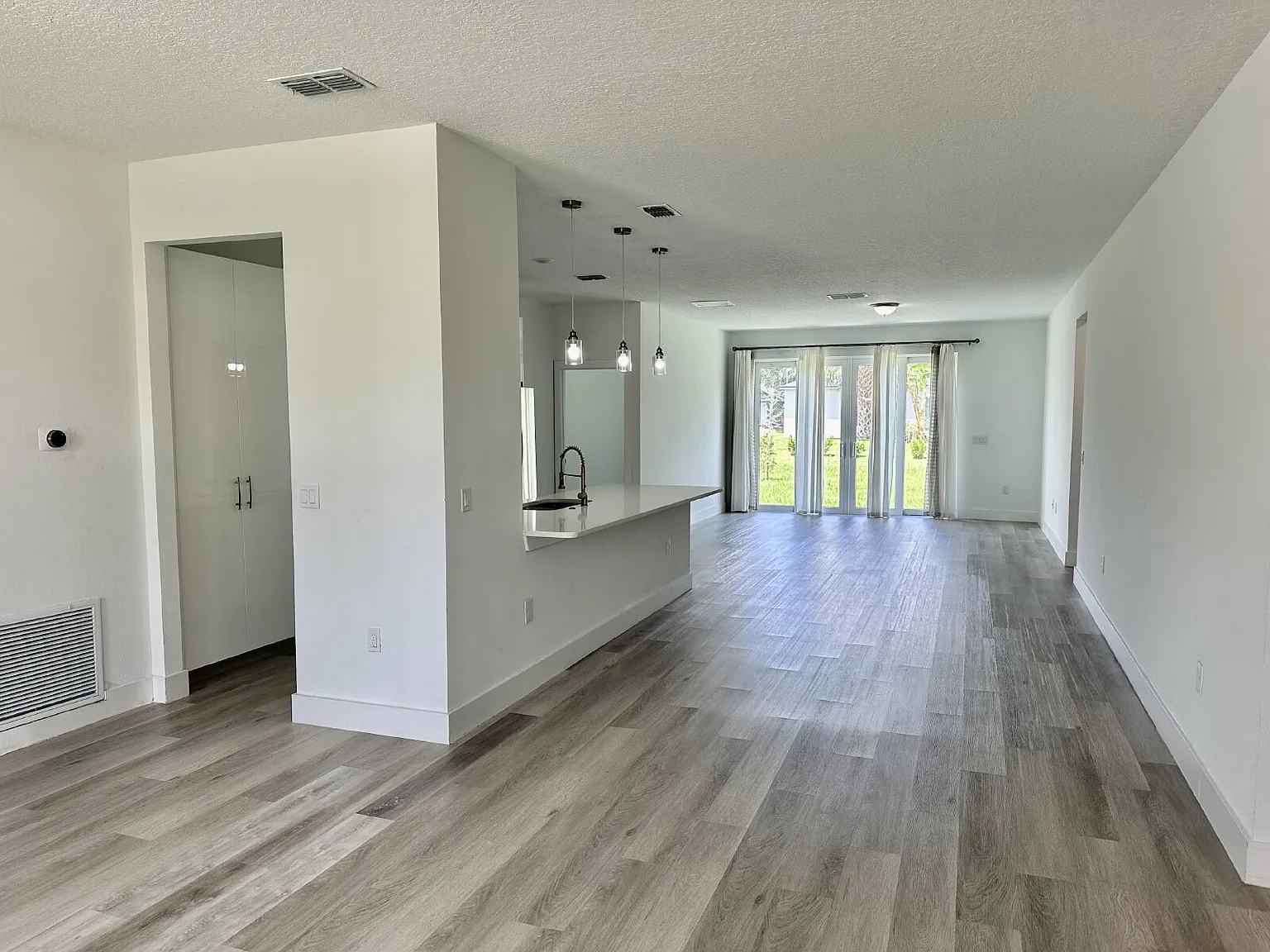1 bed, 1.0 bath, $1,195 — Photo 4