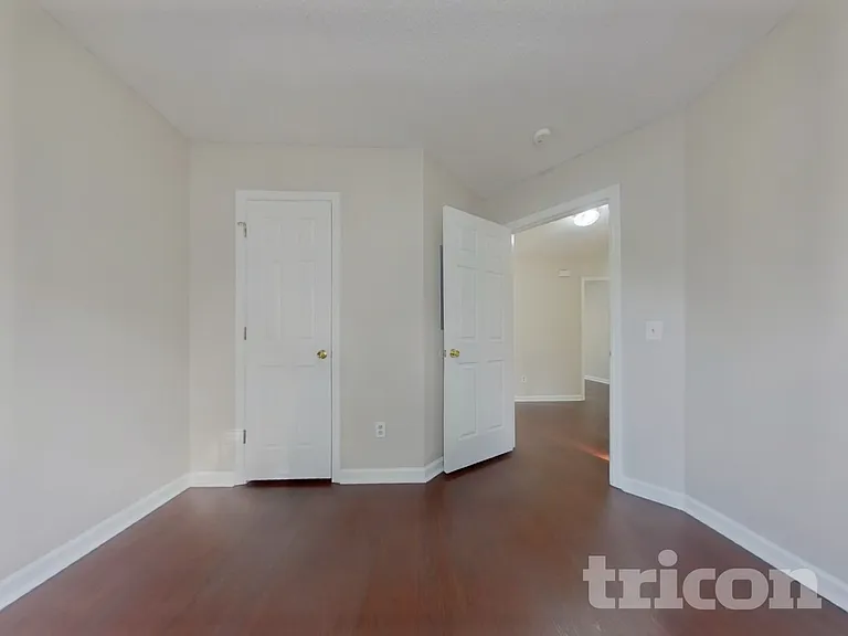 425 Northshore Ct — Photo 14