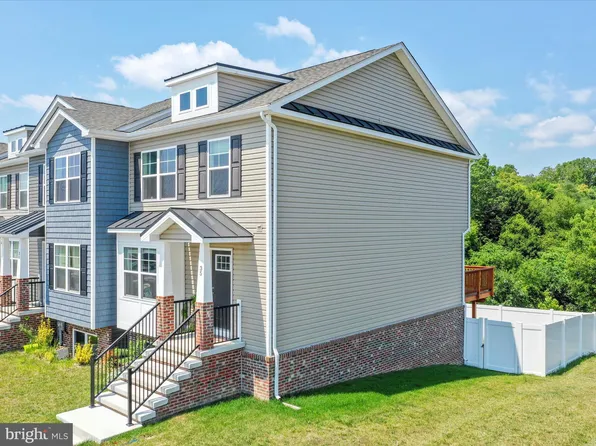 35 Moses Dr, Martinsburg, WV 25405