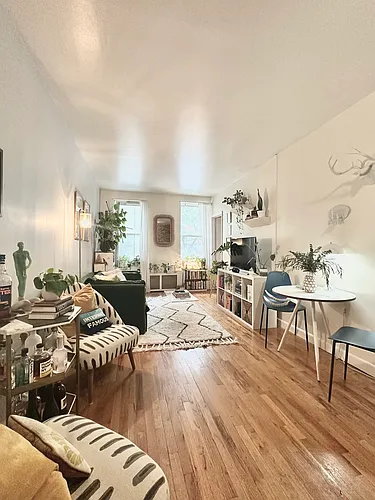 710 Amsterdam Ave #2D Photo 1