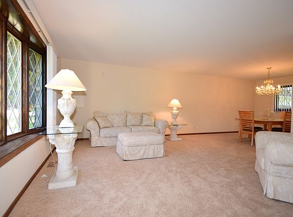 3rd image of 761 Plentywood Ln